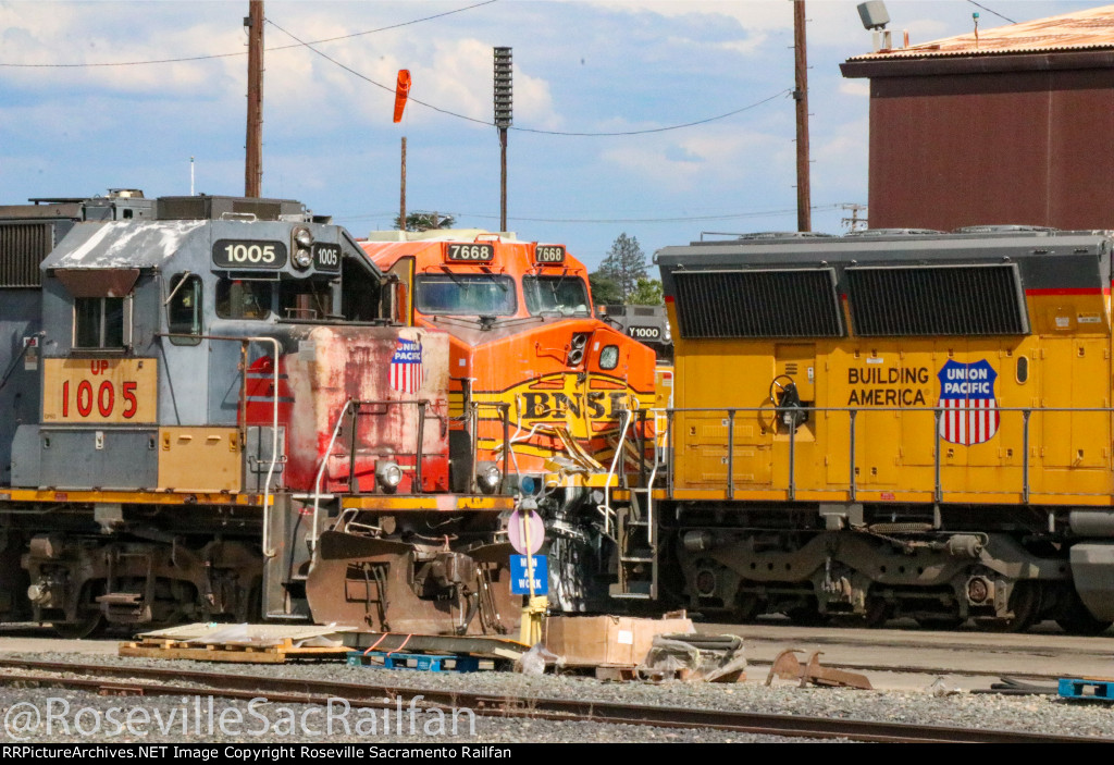 Wrecked BNSF 7668